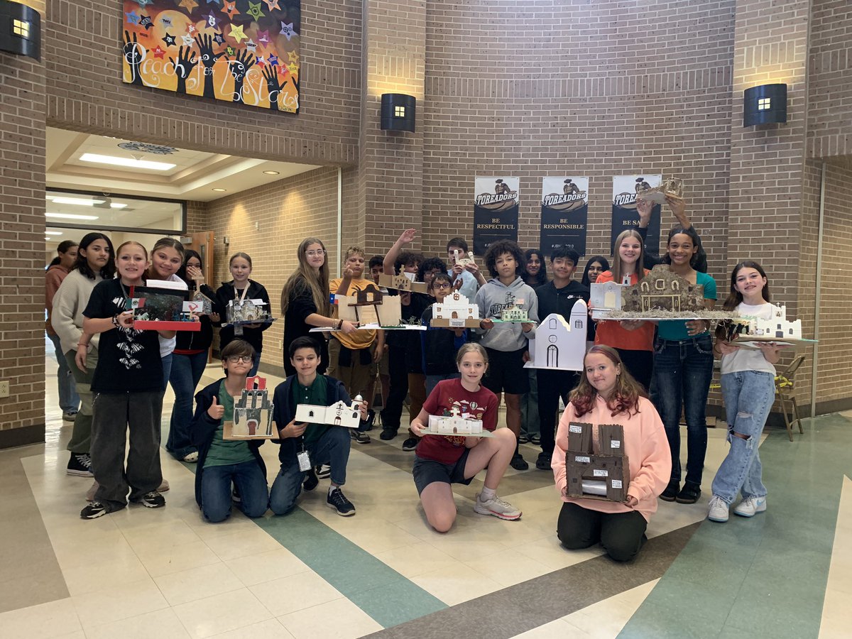 MsFloresUSHist's tweet image. My 7th grade advance Texas History classes did a great job this year on their Build a Mission Projects. Love seeing their creativity. ๐