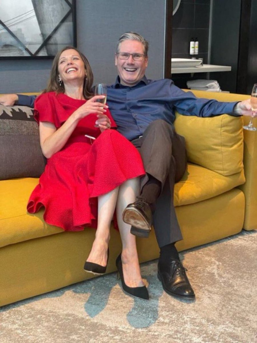 JamesMelville's tweet photo. “I took loads of freebies. I announced that £22 billion of taxpayers’ money would be spaffed on carbon capture companies and £3 billion a year to Ukraine. I shafted pensioners, students, small businesses and farmers…and then I boasted about meeting the CEO of BlackRock! Lol.” https://t.co/kaMHpjpCi8