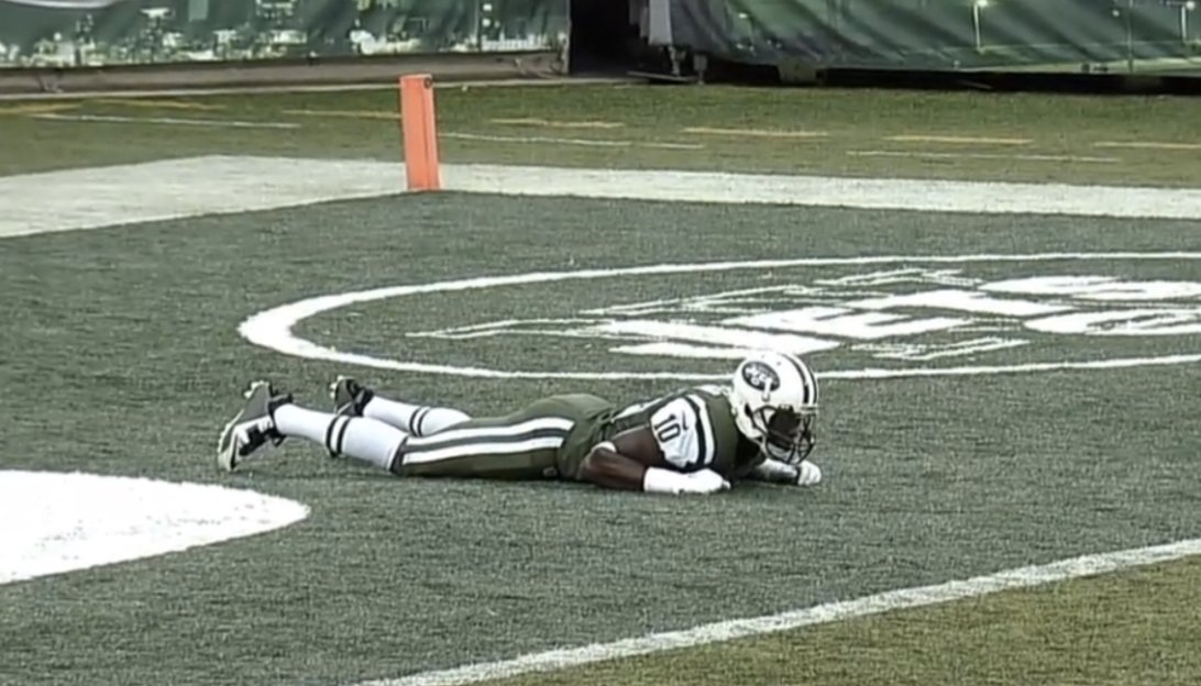 JCaporoso's tweet photo. someone just re-bumped this picture in the discord (an all time favorite of mine) and i always think it is worth remembering and explaining to younger fans that in 2014 (Rex!), a very bad #Jets team tried to have TJ Graham lay down and hide camouflage style in their end zone on a kick return with Percy Harvin...so he could sneak up the field and catch a cross field lateral from him. this actually, truly happened!