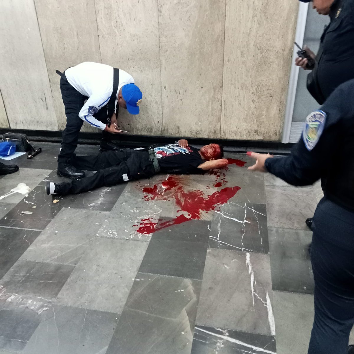amarilloalarcon's tweet photo. 🔵 #JuezDeControl Vinculó a proceso a agresor del
#Metro #Tacubaya por tentativa de homicidio calificado
La #AutoridadJudicial determinó medida de internamiento y sometimiento a terapia siquiátrica en el CEVAREPSI https://t.co/yjvAht1tXV
