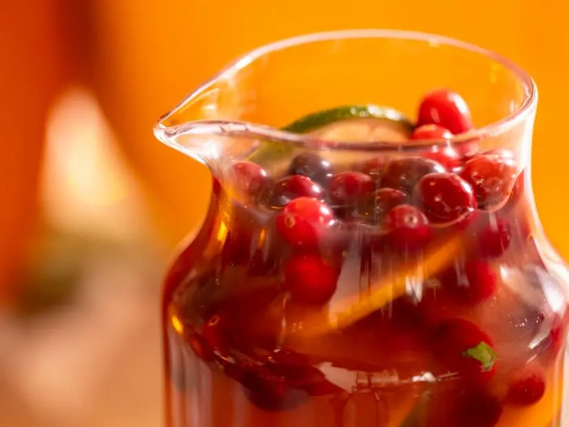 FoodNetwork's tweet photo. NEXT @ 10a|9c! @ThePioneerWoman is sharing an epic spread for the perfect all-purpose Thanksgiving cocktail party! Whip up her Cranberry Vodka Sangria to toast the holidays: https://t.co/zxP8cOwl02 🎉 https://t.co/M1LLTYnu4w