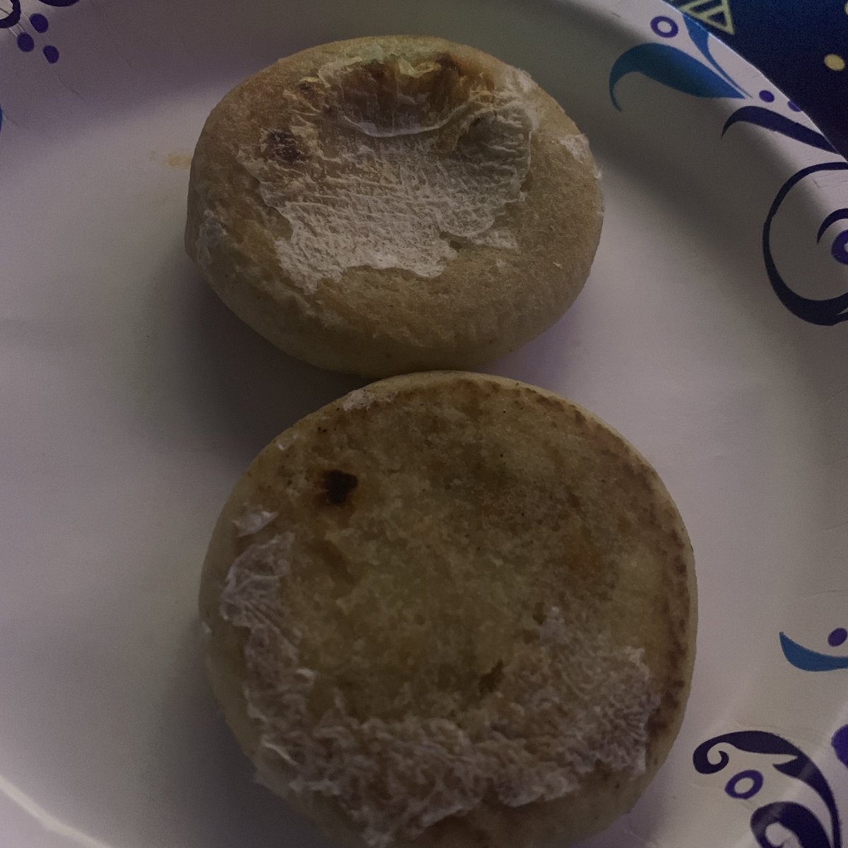 EmoKitty196's tweet photo. “Wrap in a paper towel before heating🥰” Was this the intention? A little bit of paper flavoring? What was the purpose of said paper towel? I was already grumpy from being hangry and now I gotta act like paper pupusas  gonna fix that🙄 https://t.co/X0c2w0zzaa