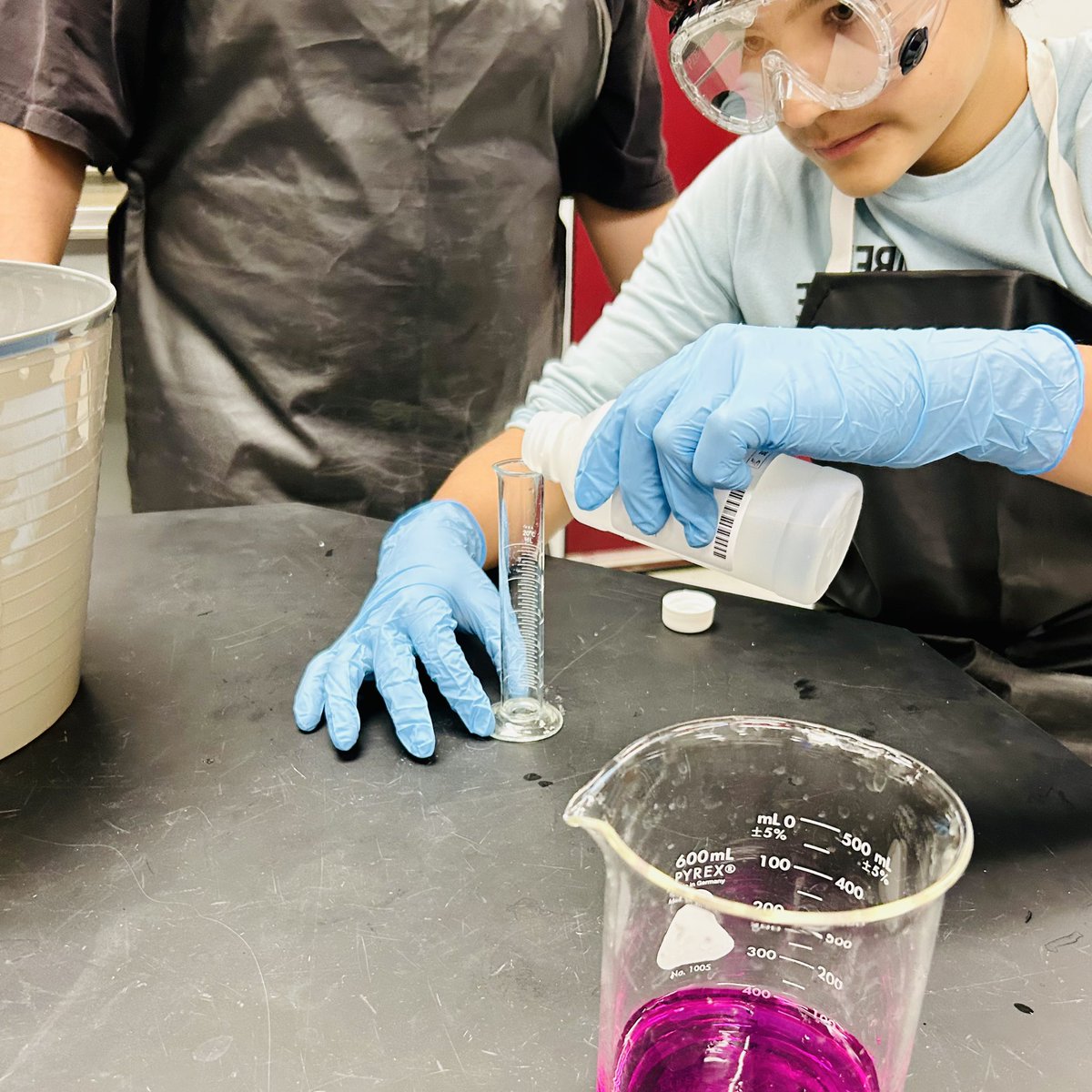 Today my crazy chemists discovered what happens when you conduct an acid and base reaction. Check it out! 🧑‍🔬👩‍🔬 #SEHSTheBest #ScienceWithMrA #DoYouEvenScienceBro