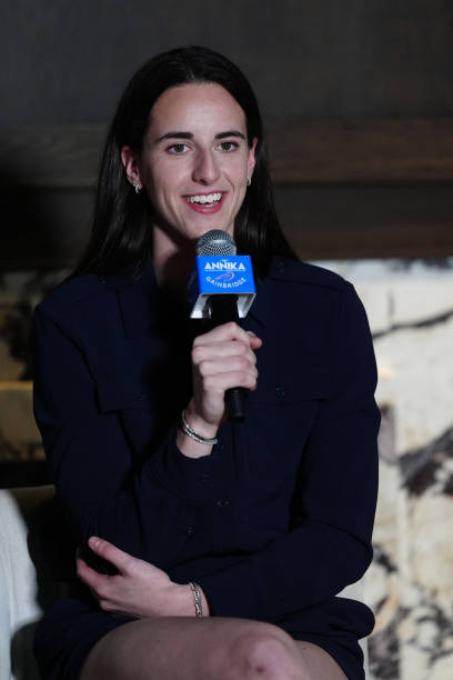 TheWCentral's tweet photo. Indiana Fever star Caitlin Clark is part of the ownership group trying to bring an NWSL expansion team to Cincinnati. The ownership group of MLS' FC Cincinnati is leading the bid. (per @AdamSchefter) https://t.co/v7KXdoM5NA