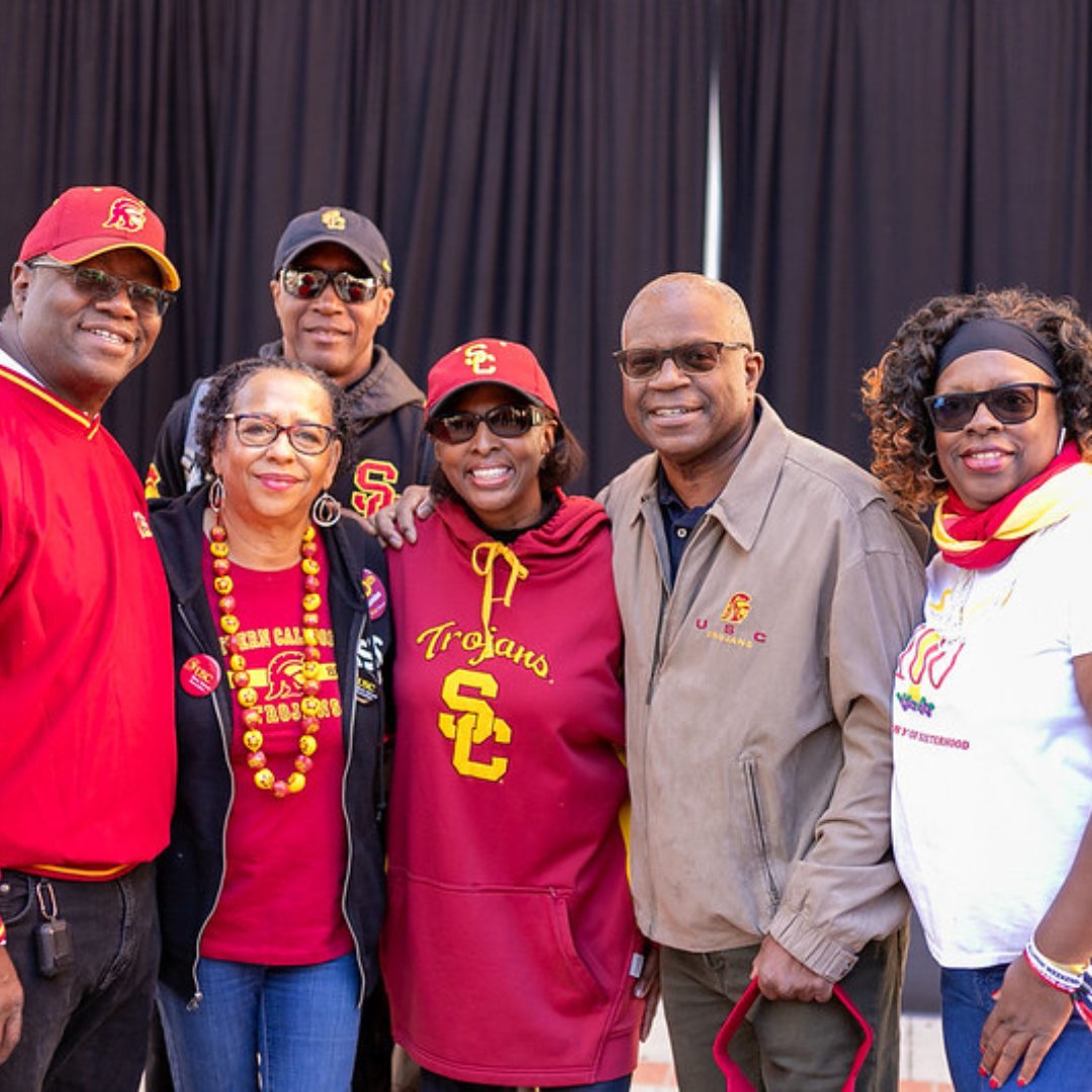 USCBAA's tweet image. We’re still catching our breath from an unforgettable 40th Annual #USCBAA Legends Homecoming Tailgate! Thank you for coming out, showing your Trojan pride, and making this celebration one for the books. Click link (linktr.ee/uscbaa) for photos . #FightOn!✌🏾 #USCAlumni