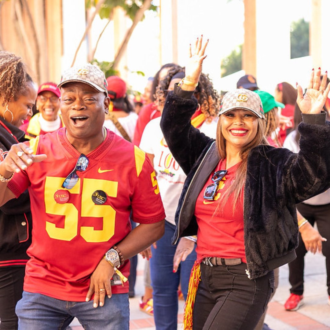USCBAA's tweet image. We’re still catching our breath from an unforgettable 40th Annual #USCBAA Legends Homecoming Tailgate! Thank you for coming out, showing your Trojan pride, and making this celebration one for the books. Click link (linktr.ee/uscbaa) for photos . #FightOn!✌🏾 #USCAlumni
