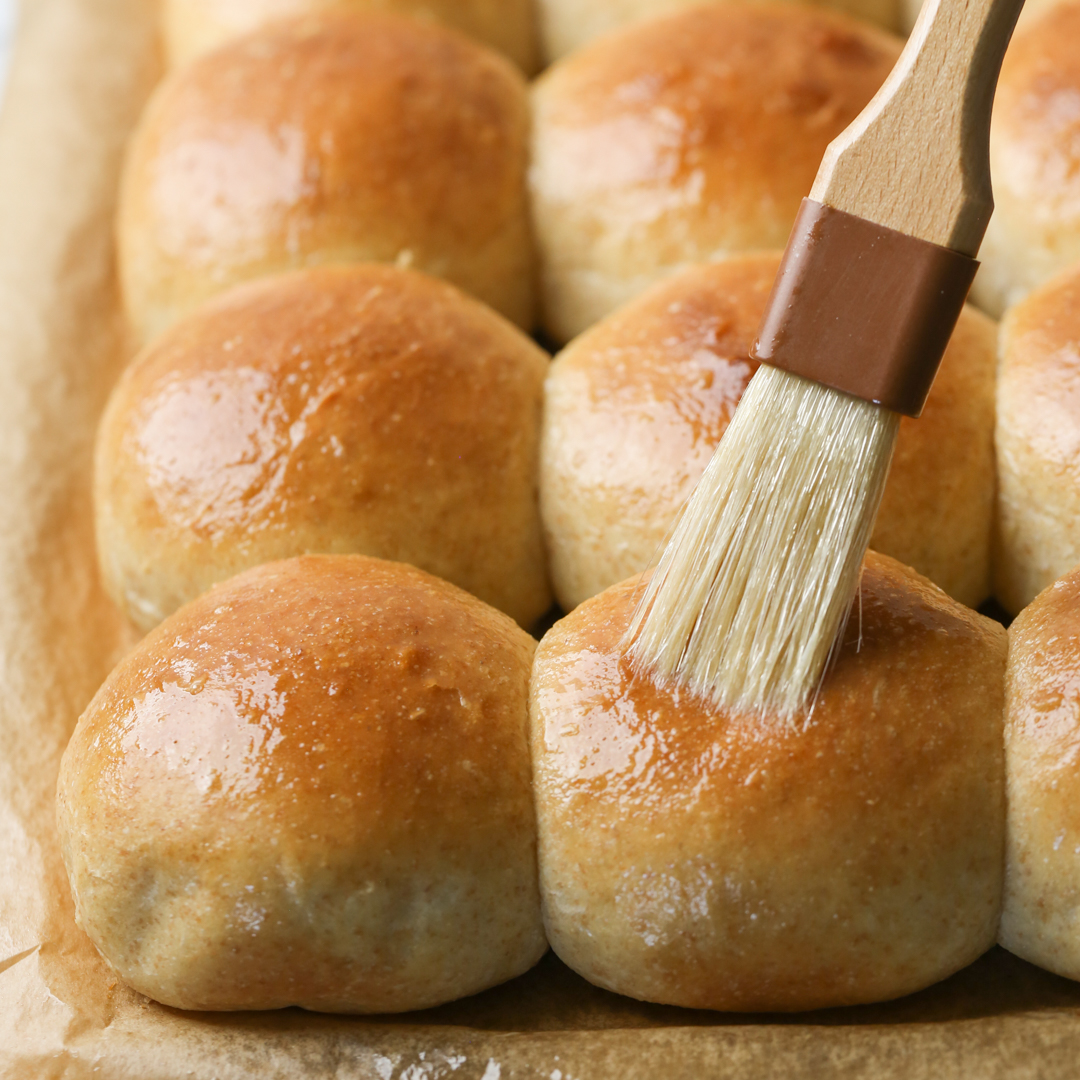 LuvlyLilKitchen's tweet photo. These Overnight Honey Wheat Rolls are soft, fluffy, and perfect for holidays. Make them the night before and bake them in the morning!
https://t.co/kcEErU5zb9 https://t.co/NMhP5ZVhHK