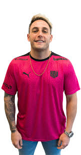 🚨 INÉDITO 🚨 Tras su reciente separación con el jugador enzo fernandez, se rumorea que valentina cervantes habría iniciado un romance con el famoso streamer italiano Geronimo "Momo" Benavides. (<a href="/momorelojero/">El Calamar de La Plata</a>)