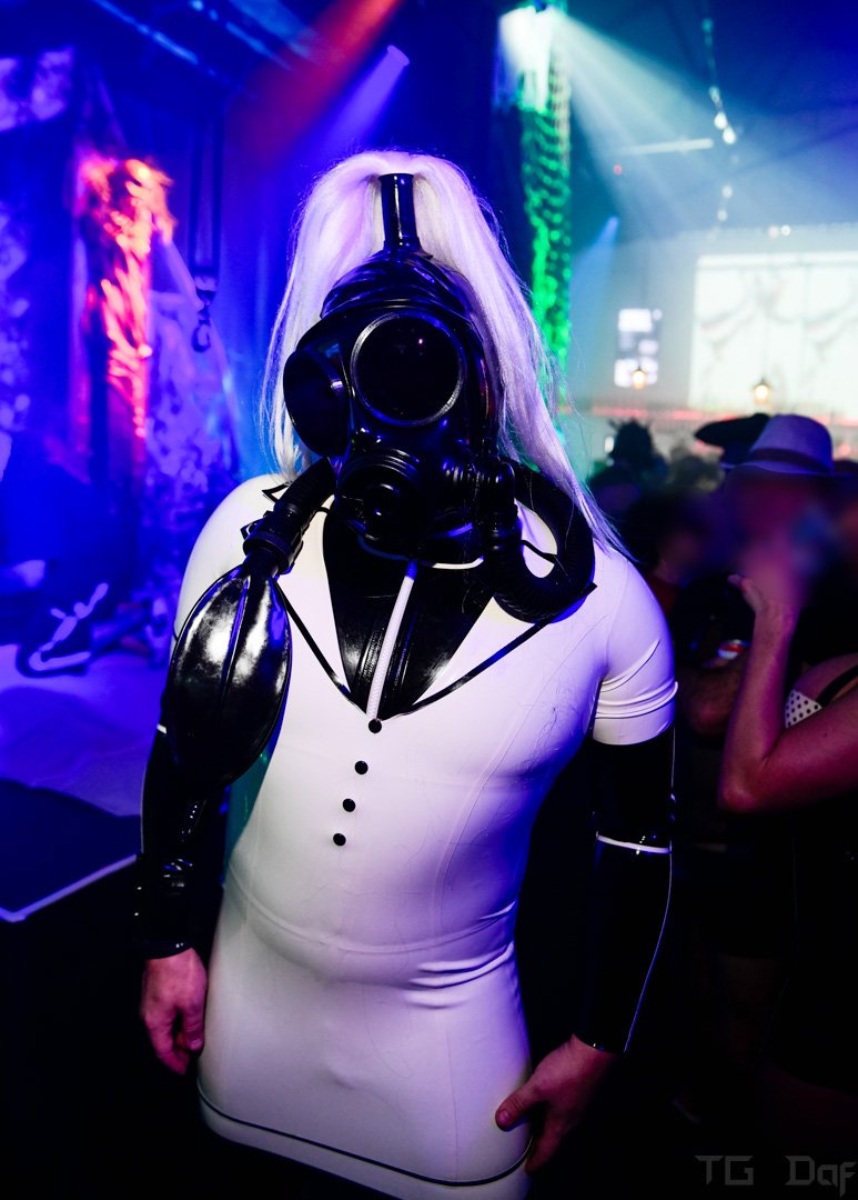 rubbergeek's tweet photo. One last look at recent @torture_garden outfit, photo snapped by the awesome @DafEOwen https://t.co/LsarIxYDMr