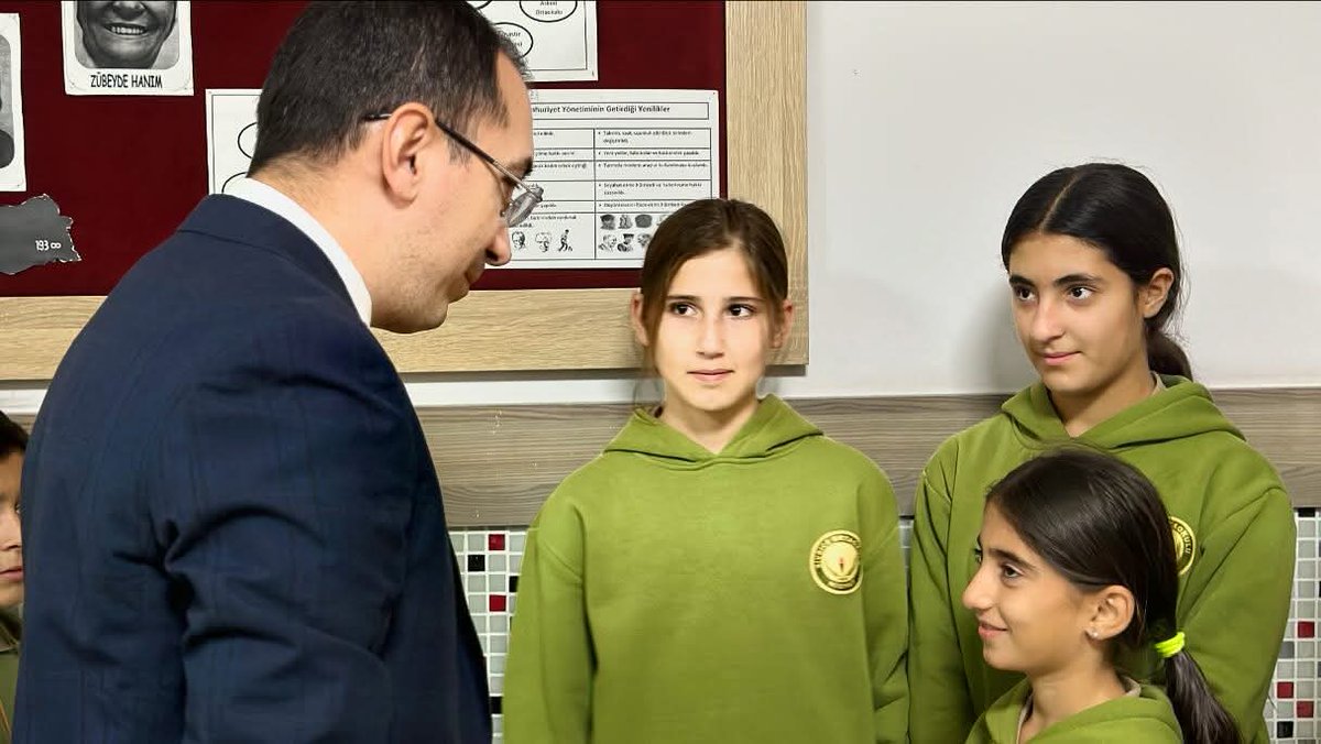 midyatkaymakam's tweet photo. Kaymakamımız Sayın @omerfrkzdmr, Milli Eğitim Müdürü Abdurrahim Demir ile birlikte Sivrice İlkokulu/Ortaokulu'nu ziyaret ederek, okulun eğitim-öğretim faaliyetleri hakkında bilgi aldı. https://t.co/iwBurD3b55
