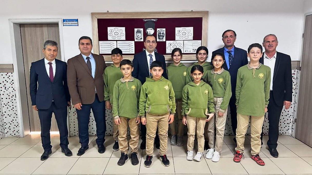 midyatkaymakam's tweet photo. Kaymakamımız Sayın @omerfrkzdmr, Milli Eğitim Müdürü Abdurrahim Demir ile birlikte Sivrice İlkokulu/Ortaokulu'nu ziyaret ederek, okulun eğitim-öğretim faaliyetleri hakkında bilgi aldı. https://t.co/iwBurD3b55