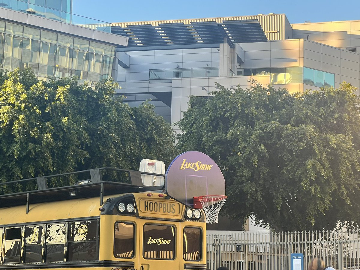 LABornRaised13's tweet photo. Earlier for the Hoopbus Lakeshow Lakers event in DTLA ๐๐๐ @Lakers #LakeshowLA #Lakeshow #Hoopbus #LosAngelesLakers #LALakers #Lakers #DTLA #LosAngeles #LA https://t.co/k8Y5f988Wy