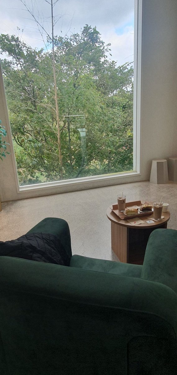 routermanager77's tweet photo. Which cafe in Jeju
I think it's a cafe that values space.
Just 2 sofa in this space.
It's relaxing and nice.
์ ์ฃผ ์ด๋์นดํ
๊ณต๊ฐ์ ์ค์ํ ์นดํ์ธ๋ฏ ํ๋ค์.
์ด ๊ณต๊ฐ์ ์ผํ ๋จ 2๊ฐ.
์ฌ์ ๋กญ๊ณ ์ข๋ค์.
#Blackshear https://t.co/zqjrk7QT0b