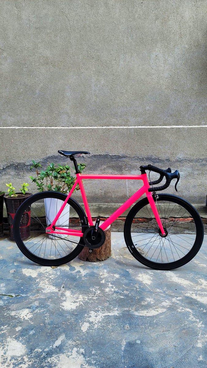 tsunami82269's tweet photo. Tsunami snm100 Hot Pink Joint Model，Carbon one-piece closed crankset SKEACE， track bike

SKEACE, Intro7, TSUNAMI, fixed gear bike, single speed bike, tracklocross, pist bike, track bike, fixie bike , 海啸 速那米 固齿 单速 竟轮 intro7轮组 死飞、固齿、竞轮、单速车、整车、 https://t.co/0pFBKQfSuZ