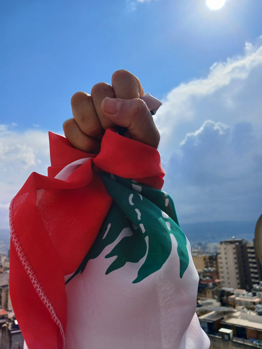 AkoumSamir7's tweet photo. الأستقلال يعني التحرر من سلطة المستعمر الخارجي وسلطة محاصصة الفساد المرتبطة بمصالح الخارج والنجاح ببناء كيانية دولة المؤسسات الراعية لكل الشعب بعدالة وانصاف .... 
كل عيد استقلال والجميع بألف خير 
#إستقلال_استعادة_وطن_وبناء_دولة https://t.co/WXwDAYrIgg