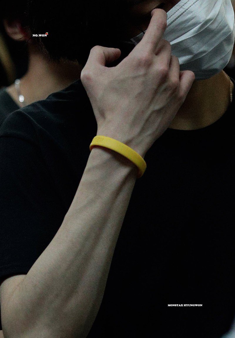 형원이 남자 손이 참 좋걸랑요..