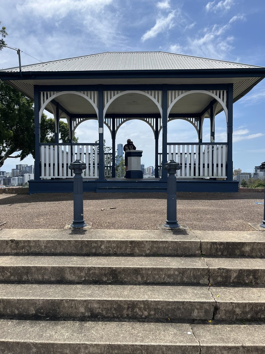 Vivystravels's tweet photo. Beautiful sunny ☀️ day Highgate Hill Lookout. 

I came here whilst exploring #westend 

It has awesome views of the city 🏙️ 

#city #buildings #explore #hill #historic #lookout #nature #park #outdoors #photography #pics #highgatehill #spring #views #queensland #brisbane #qld https://t.co/SMhDCSg0Uc