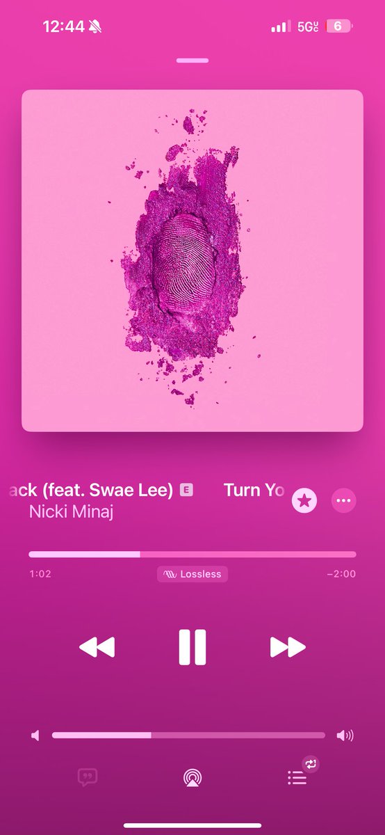 ChrisUrquiza's tweet photo. @SwaeLee “Bust a U-ie on the Turf” 🔥🙌
#CapBackwards 🧢🔄 #ThePinkPrint10thAnniversary https://t.co/eYB78XcELc