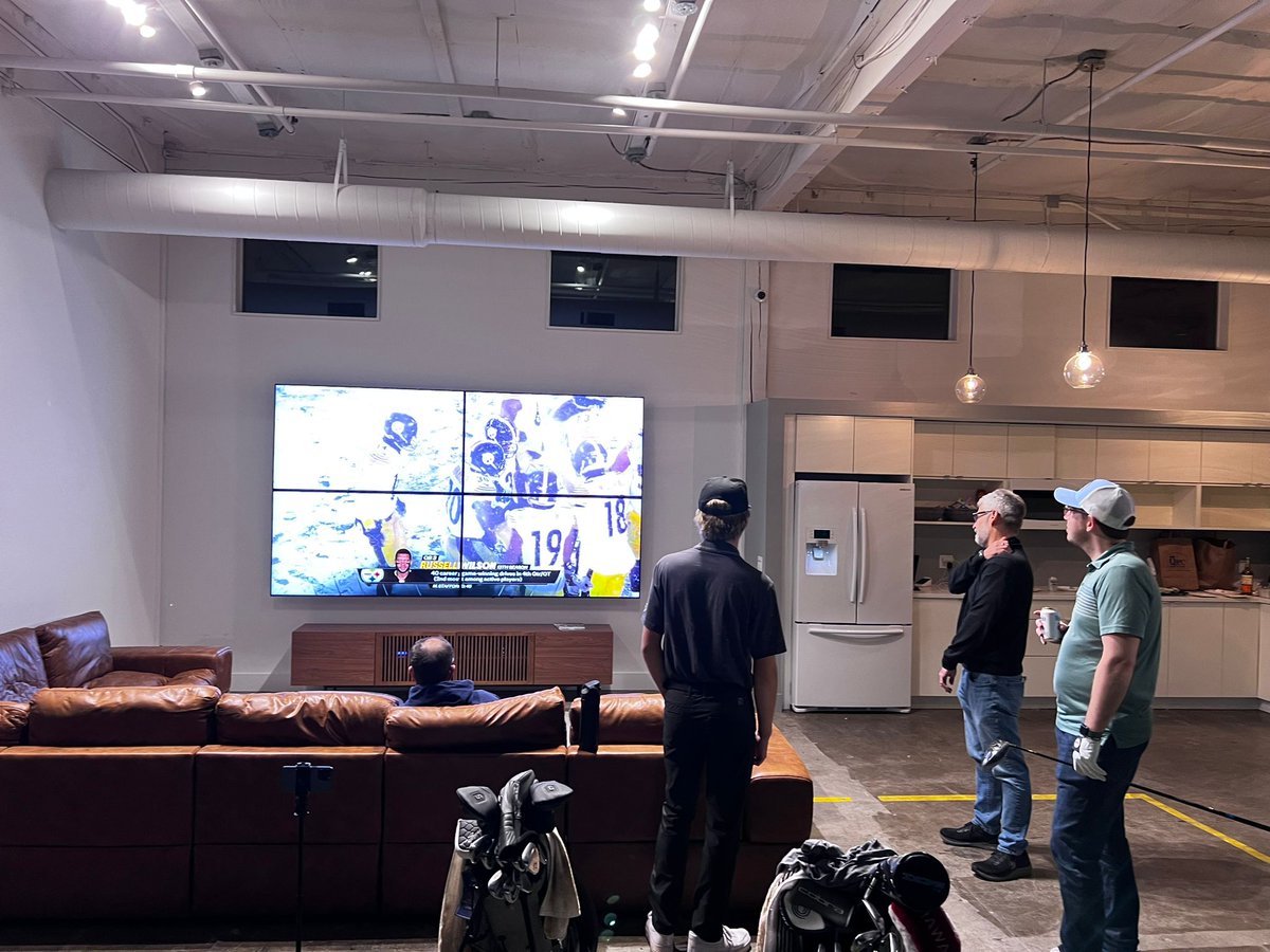 MatthewDubin's tweet photo. Had a great event with @Chabadnwseattle at @PNWgolfacademy at their new Interbay location. What a great facility for training, practice and fun. Thanks @AlexDunlopGolf for building such a great facility. Plan on seeing a lot of me there. #Golf #indoorgolf #trackmangolf https://t.co/mOr3oDG9fC