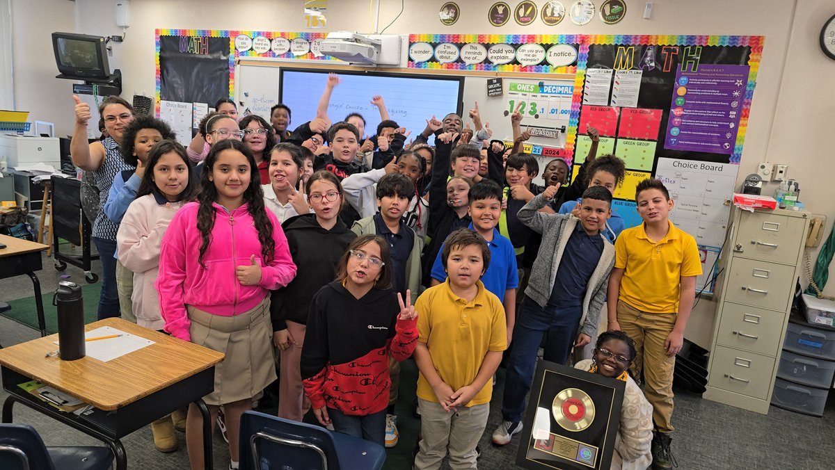 glorybible's tweet photo. Great American Teach In#Youngin' Chriso platinum+billboard music producer motivation speaker teaches 5th graders how to make beats and write songs.Forest Hills Elementary https://t.co/EaNWBic5Ds