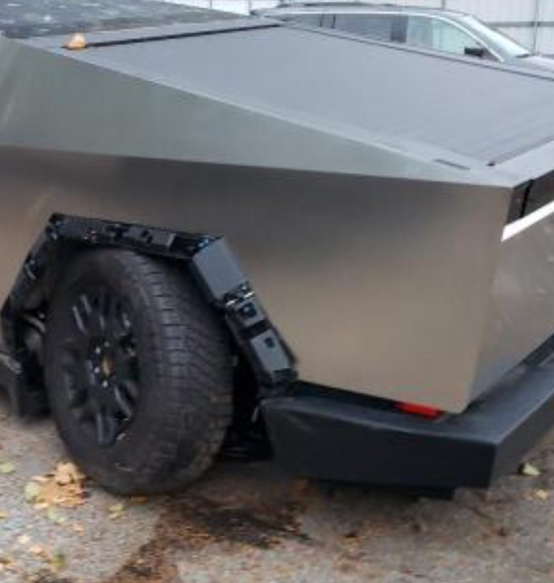 StonkKing4's tweet photo. $TSLA cybertruck totaled
due to #WhompyWheel
Being auctioned off for $31k
https://t.co/tb0MNmeQnb https://t.co/RW6bydw0pg