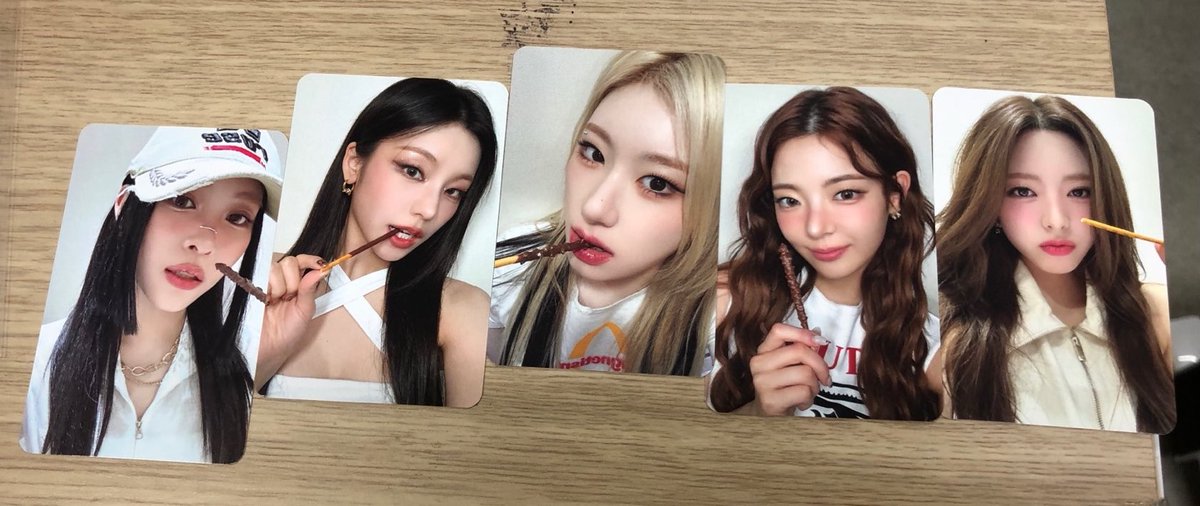 ✨ ITZY GOLD makestar offline fansign 6 winner pcs (pepero version