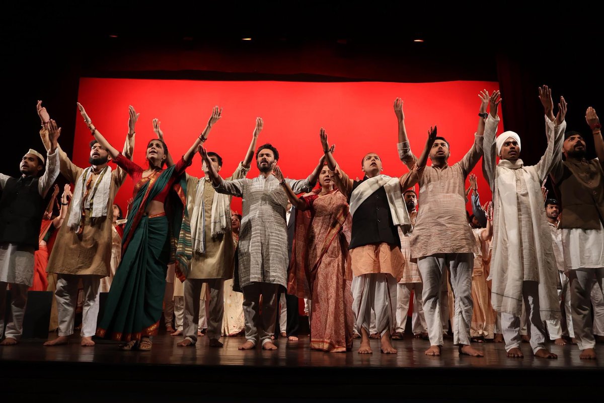 _ashusingh_'s tweet image. “अंबेडकर और गांधी के मंच पर छुआछूत पर गहन चर्चा के विचारोत्तेजक क्षण। एक संवाद जो समाज की जड़ों को झकझोरता है।
#अंबेडकरऔरगांधी #छुआछूत #सामाजिकन्याय #थिएटरप्रदर्शन #राजेशकुमार”
@ArvindGaur sir 🙏🏻
@AsmitaTheatre  🎭