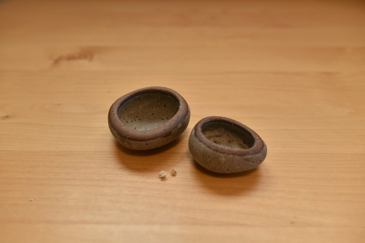 石に見えるけど、
焼物なやつ

デザートのカチカチプリン隠して、
裏返してびっくりみたいな演出できそう

でもプリン作ったことないからなぁ
とりあえずオブジェ