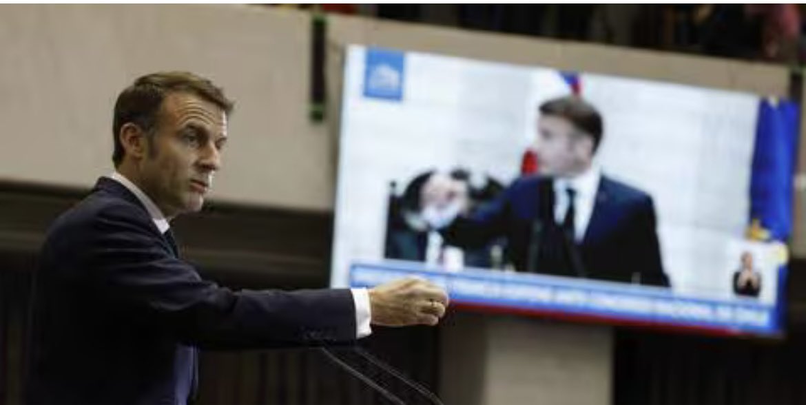Il a fait preuve de diplomatie une fois de plus notre poudré !! 🤪
il ne faut pas s'étonner si les Haïtiens nous détestent 🤯

Emmanuel Macron accuse les Haïtiens qui ont limogé leur Premier ministre d'être "complètement cons"

ouest-france.fr/politique/emma…
