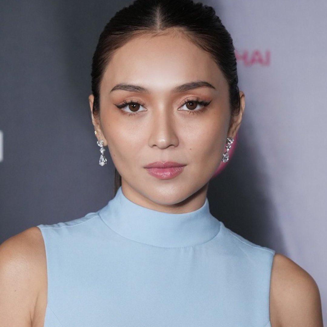 bernardrool's tweet photo. category is close-up shots and u effortlessly ate it and left no crumbs bc ure kathryn bernardo https://t.co/HIufu7LmQ7