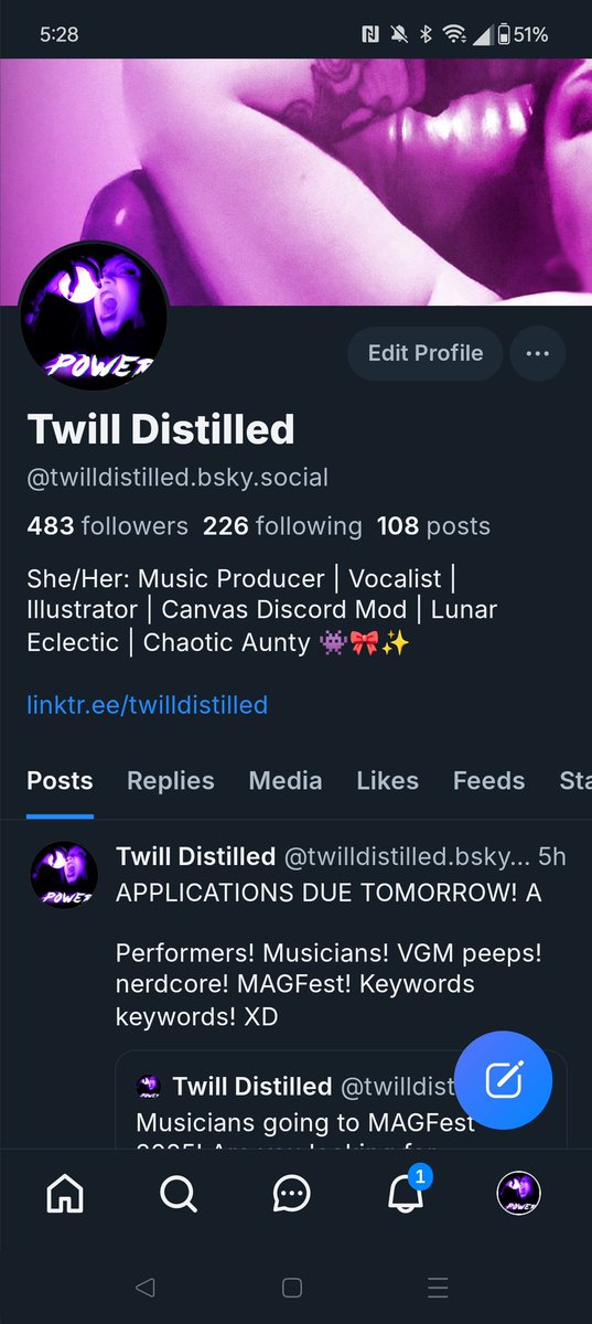 A reminder that the sky is blue. 🐦