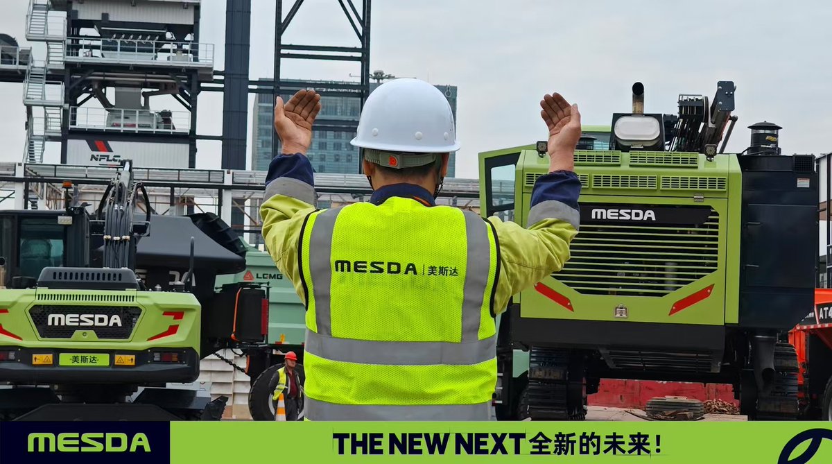 GroupMesda's tweet photo. BAUMA Shanghai exhibition is the biggest show for construction machines in Asia. More than 200,000 visitors will walk around the 330,000 square meters space, to see the latest equipment brought by the 3500 exhibitors. It is a show you can't miss. 
#mesda
#crushing
#baumashanghai https://t.co/h8simcem8I