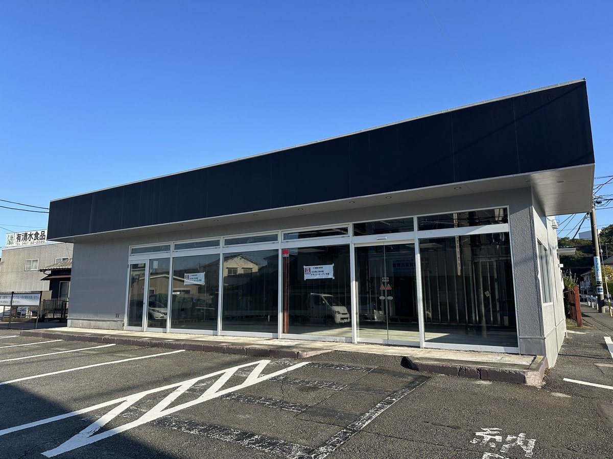 KagolaboJp's tweet photo. 閉店した鎌倉紅谷さんの湘南深沢店跡地には、個人的は想定外のKFCがオープン😳

#鎌倉 #深沢 #ケンタッキーフライドチキン #クルミッ子 https://t.co/7NtP6VMefP