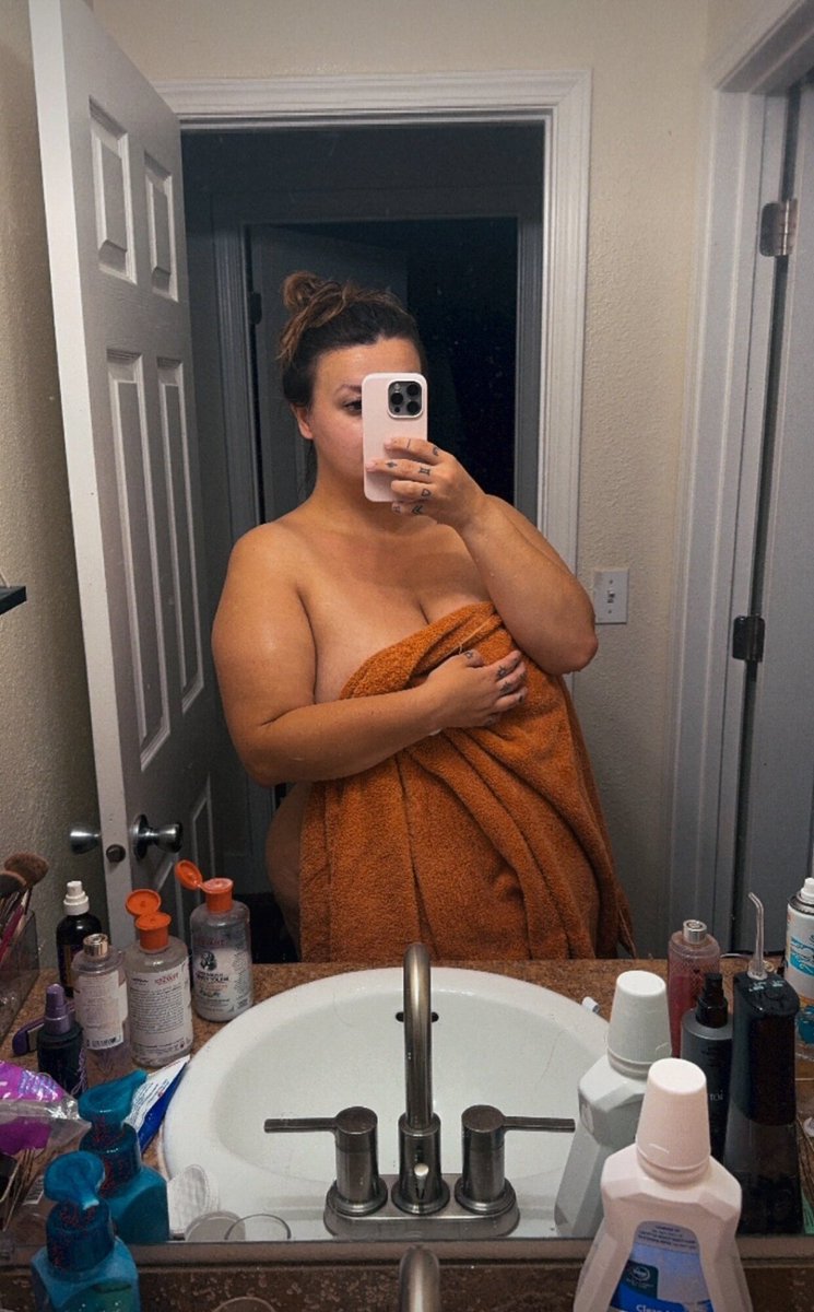 My shower was very relaxing I don't think I'm going to put on any pj's  tonight. Feeling my self tonight I might drop the towel for yall😉😝🤔