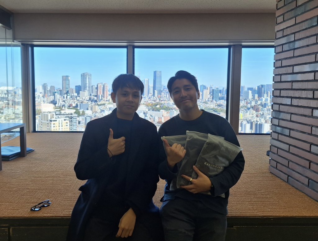 今日はインドネシア🇮🇩から日本に旅行に来たユーザーさんが、オフィスに遊びに来てくれました！

ミスタードーナツの店舗マネージャーをしながら、夢であるフライトアテンダントの仕事に就くために、fondiを毎日使って英会話力を磨いているらしい✈️

『人生の変化』に立ち会えるのが事業作りの醍醐味。