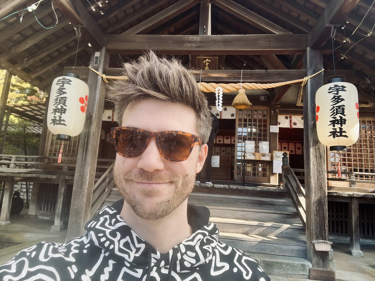 I am in Japan,

it is very beautiful,

and I love the food!!