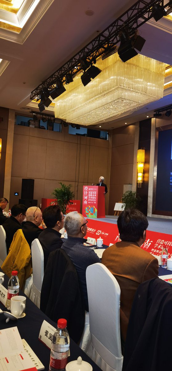Kent848484's tweet photo. 聆听何镜堂老师的主题报告，《营造可持续的未来》，祝福徐辉设计河南30年。

——中国工程院院士，中国当代建筑师，广东东莞人。他是华南理工大学建筑学院名誉院长、华南理工大学建筑设计研究院董事长、亚热带建筑科学国家重点实验室学术委员会主任，首届“梁思成奖”获得者，国家光华工程科技奖获得者。 https://t.co/7UpSVpufst
