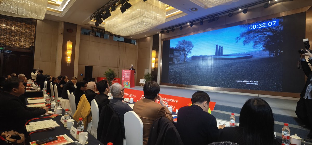 Kent848484's tweet photo. 聆听何镜堂老师的主题报告，《营造可持续的未来》，祝福徐辉设计河南30年。

——中国工程院院士，中国当代建筑师，广东东莞人。他是华南理工大学建筑学院名誉院长、华南理工大学建筑设计研究院董事长、亚热带建筑科学国家重点实验室学术委员会主任，首届“梁思成奖”获得者，国家光华工程科技奖获得者。 https://t.co/7UpSVpufst