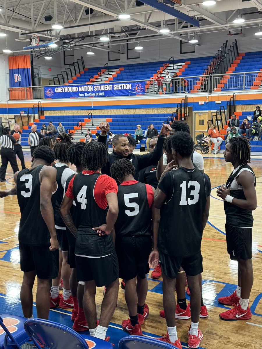 successdriven23's tweet image. The grind has begun!!!! Great jamboree, very professional and the fellas are building chemistry. Glad to be back! Thank you to Clayton high school for the invite. Beautiful new gym

#hawksbasketball  #CoachStarks