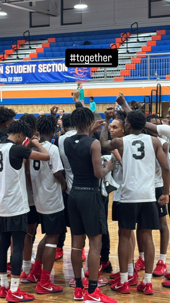 successdriven23's tweet image. The grind has begun!!!! Great jamboree, very professional and the fellas are building chemistry. Glad to be back! Thank you to Clayton high school for the invite. Beautiful new gym

#hawksbasketball  #CoachStarks