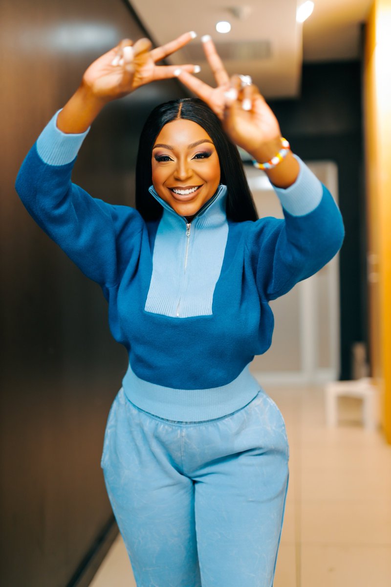 KhutsoTheledi's tweet photo. What you're facing today is shaping you for tomorrow’s victories. 

Sometimes, the breakthrough comes when we stop trying to control it all and trust that there's a greater plan in motion. Let go, and let Him lead the way—your story is already written, and it’s a masterpiece in progress.

Take a moment to breathe today. You’re here, alive, and that’s the greatest privilege of all!

Lift your head high—you're not done yet. There’s more fight in you, more purpose to fulfill, and untapped strength waiting to drive you forward. 

Don’t quit now; greatness is still calling your name.
#AHiFambeni 9AM-12PM, let’s #BreakAwayWithKhutsoTheledi on @METROFMSA Happy Friday 🫶🏾
