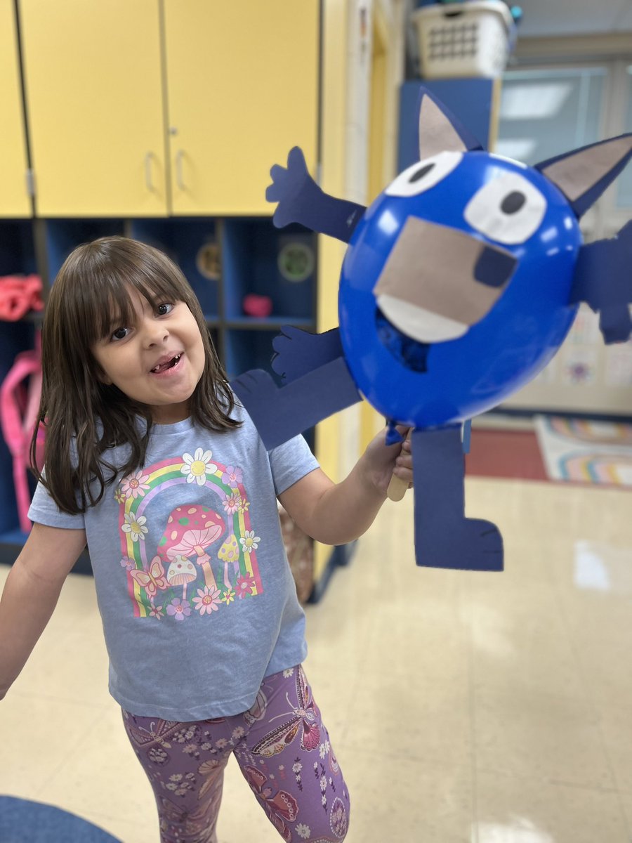 mathews_edvent's tweet photo. Spent the week learning about the Macy’s Thanksgiving Day Parade &amp; reading Balloons Over Broadway! Today we created our own balloons and will parade them tomorrow before we leave for Thanksgiving break! 🦃 https://t.co/3O9Ox1I4YY