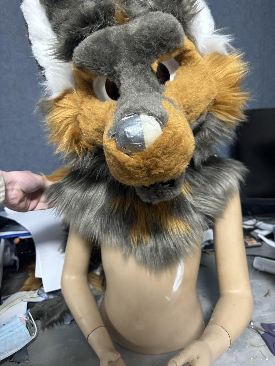 Fuzz_arts's tweet photo. Neck added! #wip #art #fursuit #FursuitFriday #furry https://t.co/LdHIMmNZT5