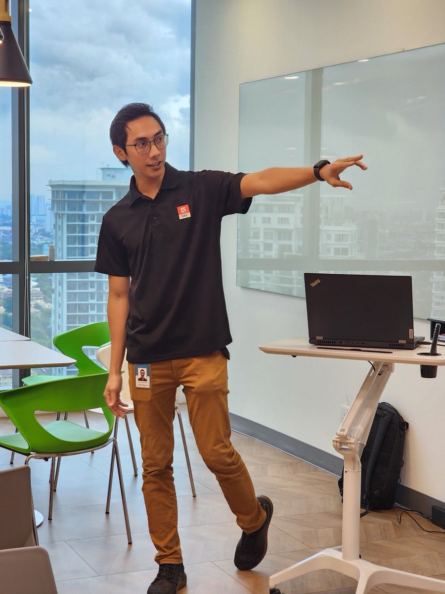AisarSepai's tweet photo. Benda yang aku tak suka buat, hahahaha last2 kena jugakkk.  Yapping je kt depan tu

*silap xextend screen pfff.. https://t.co/s0UXtrtRFr