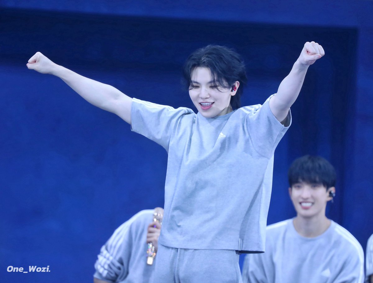 Happy Woozi’s Day～

🥰🎂

#우지 #WOOZI  #이지훈  #ウジ  #세븐틴 #SEVENTEEN