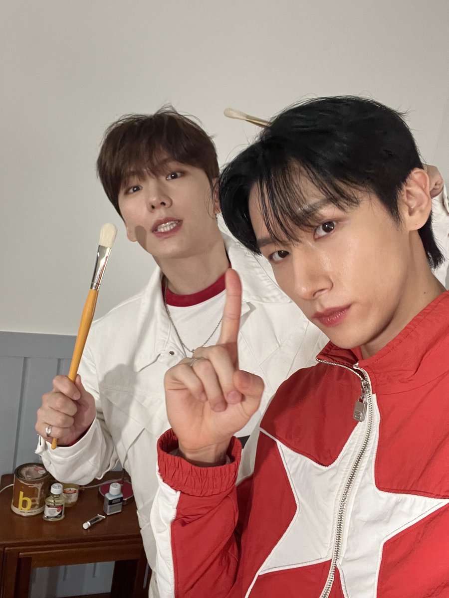 형 까까머리도 얼마 안 남았구나 !!!
얼른 나와 나랑 놀아 
보고싶소
생일 행복하게 잘 지내야 해🐹✨ #IM #기현시 #가을과겨울사이의다정함_기현데이