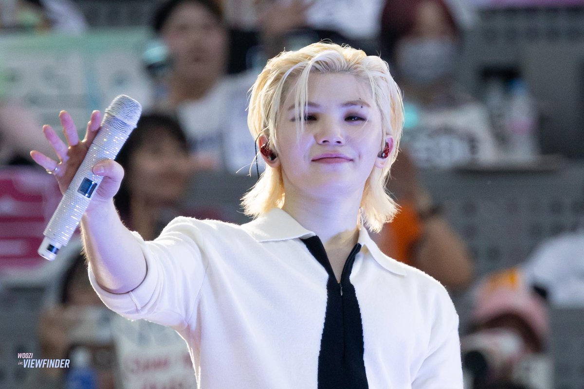 #우지생일에_사탕같은_사랑해요 #OurUniverseWOOZIday
#세븐틴의_영원한_마에스트로_우지의_생일