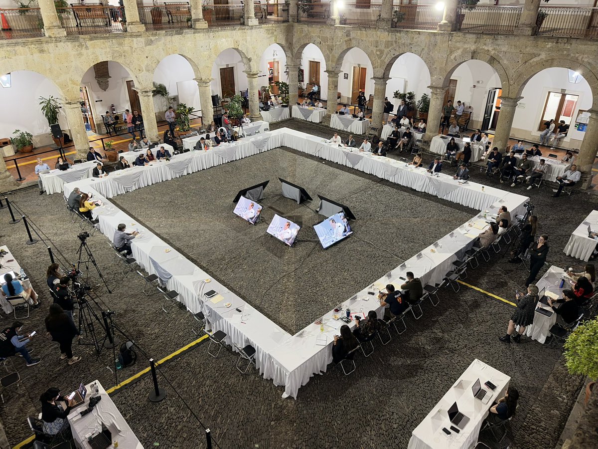 📚 La Glosa del Informe de Gobierno es un mecanismo de rendición de cuentas en el que las y los diputados del <a href="/LegislativoJal/">Congreso de Jalisco</a> garantizamos que el trabajo del Gobierno del Estado sea óptimo. 

🌳 Hoy, en la mesa de la Coordinación Estratégica de Gestión del Territorio revisamos