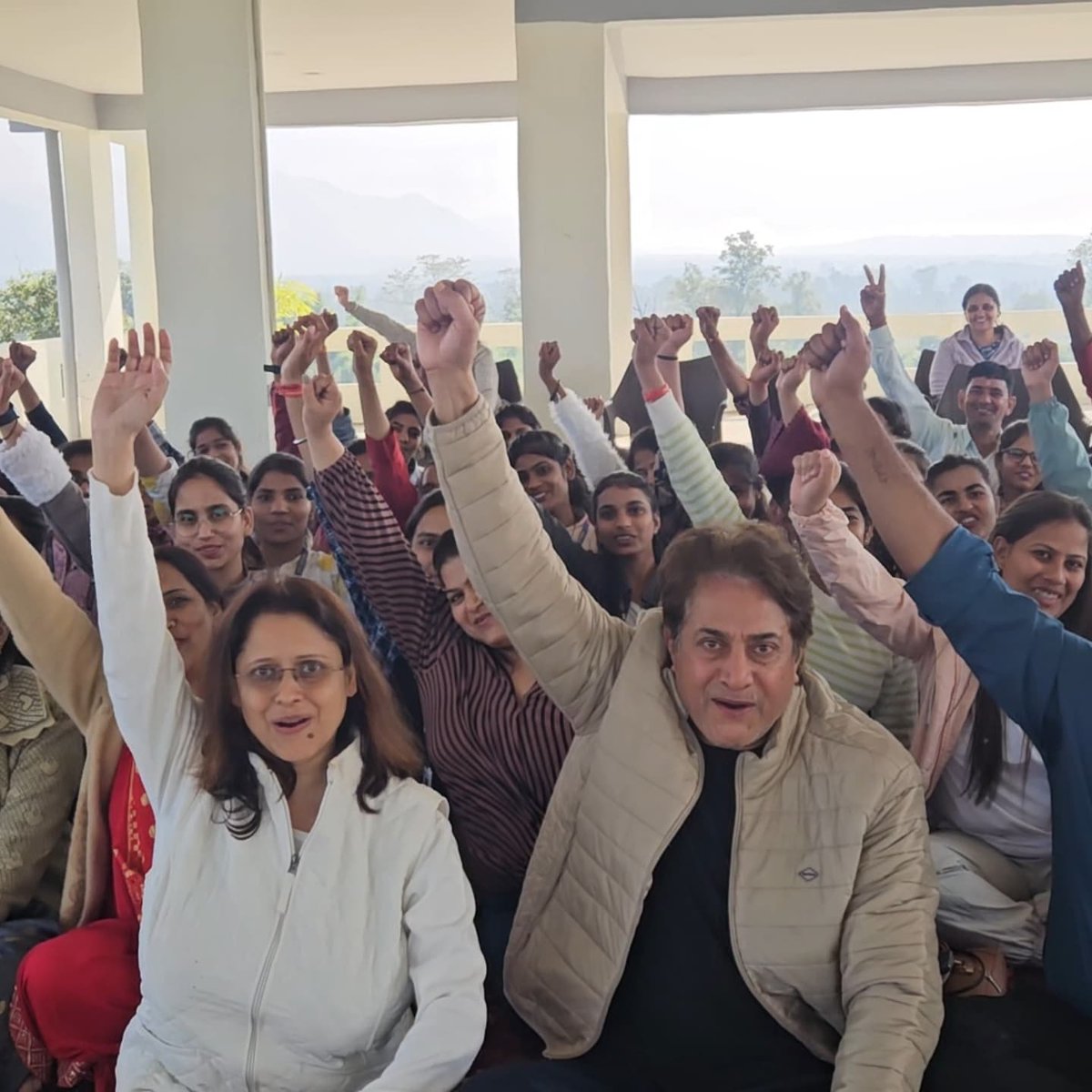 lighthousekrsna's tweet photo. An intervactive session and a glimpse of silence... with teacher trainees from Shri Krishna Teacher Training College Jaipur, at Light House. 

#LighthouseKrishna #krishnagangalighthouse
#meditationclass #sarvadamanbanerjee #SarvadamanBanerji #krishnasarvadaman #rishikesh https://t.co/enTdrO6bdk