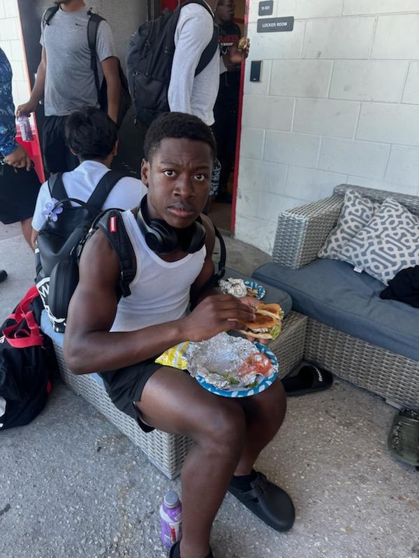CoachDelgado61's tweet photo. My man, Sillyboy_eats always delivers!!!

After practice today he came through with a loaded burger 🍔 and chicken wings for our players for our players to devour. 

@ImmokaleeFB, we are blessed‼️🙌

#Redwood #HonorHardWork #COMMITTED #BelievingIsSeeing https://t.co/5QNQnbLR8S